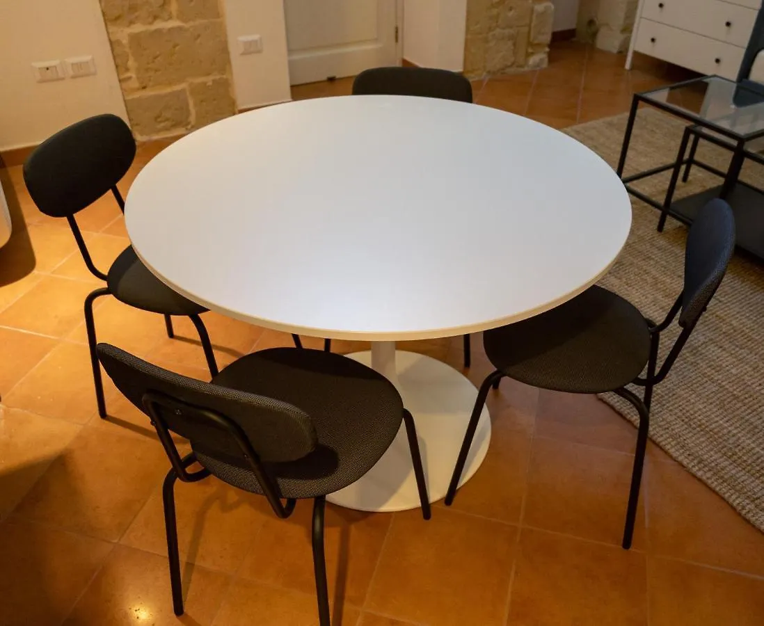 Palazzo Della Contessa - Suites & Breakfast Lecce 0*,